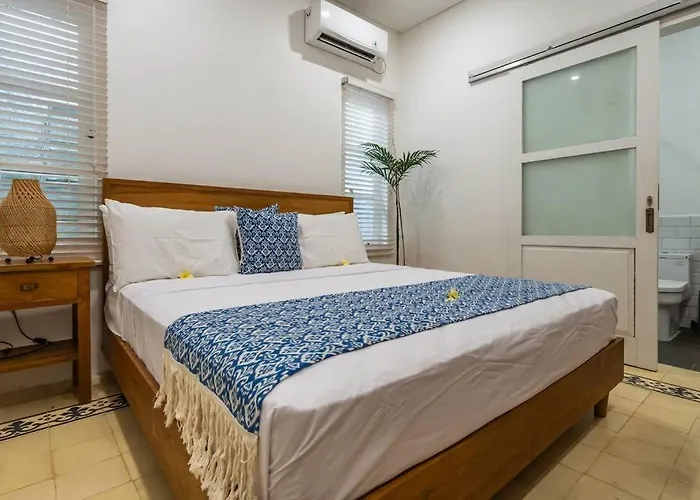 Private 5 Bedroom Spacious Close To *