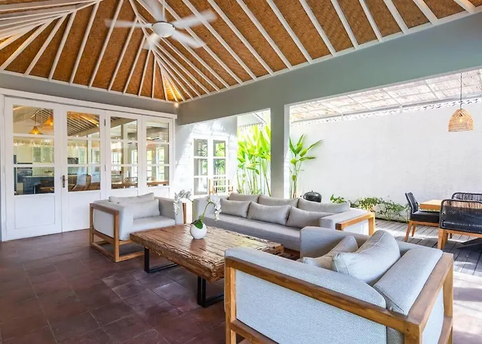 Private 5 Bedroom Spacious Close To * Sanur (Bali)