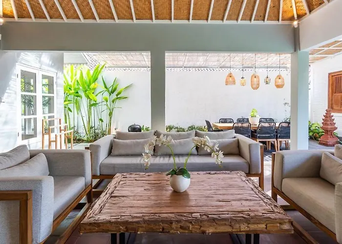 Private 5 Bedroom Spacious Close To Villa *