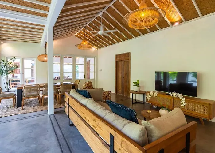 Private 5 Bedroom Spacious Close To