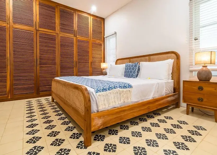 Private 5 Bedroom Spacious Close To * Sanur (Bali)