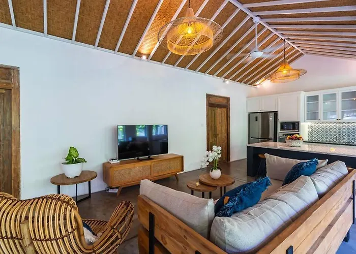 Private 5 Bedroom Spacious Close To